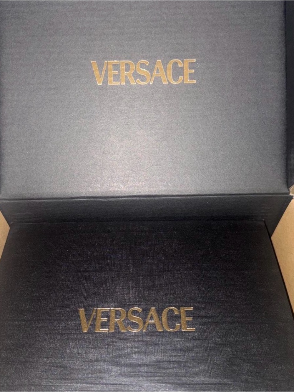 🔥Versace  Calfskin Leather Cream Patent Leather Clutch+ Gold full inclusion 🔥 - Picture 8 of 16
